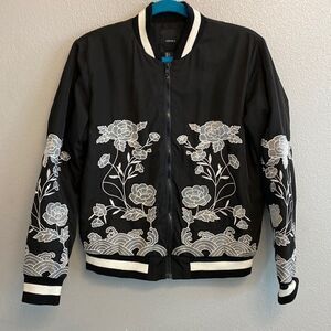 Black with embroidered flower detail - Varsity jacket - Size small
